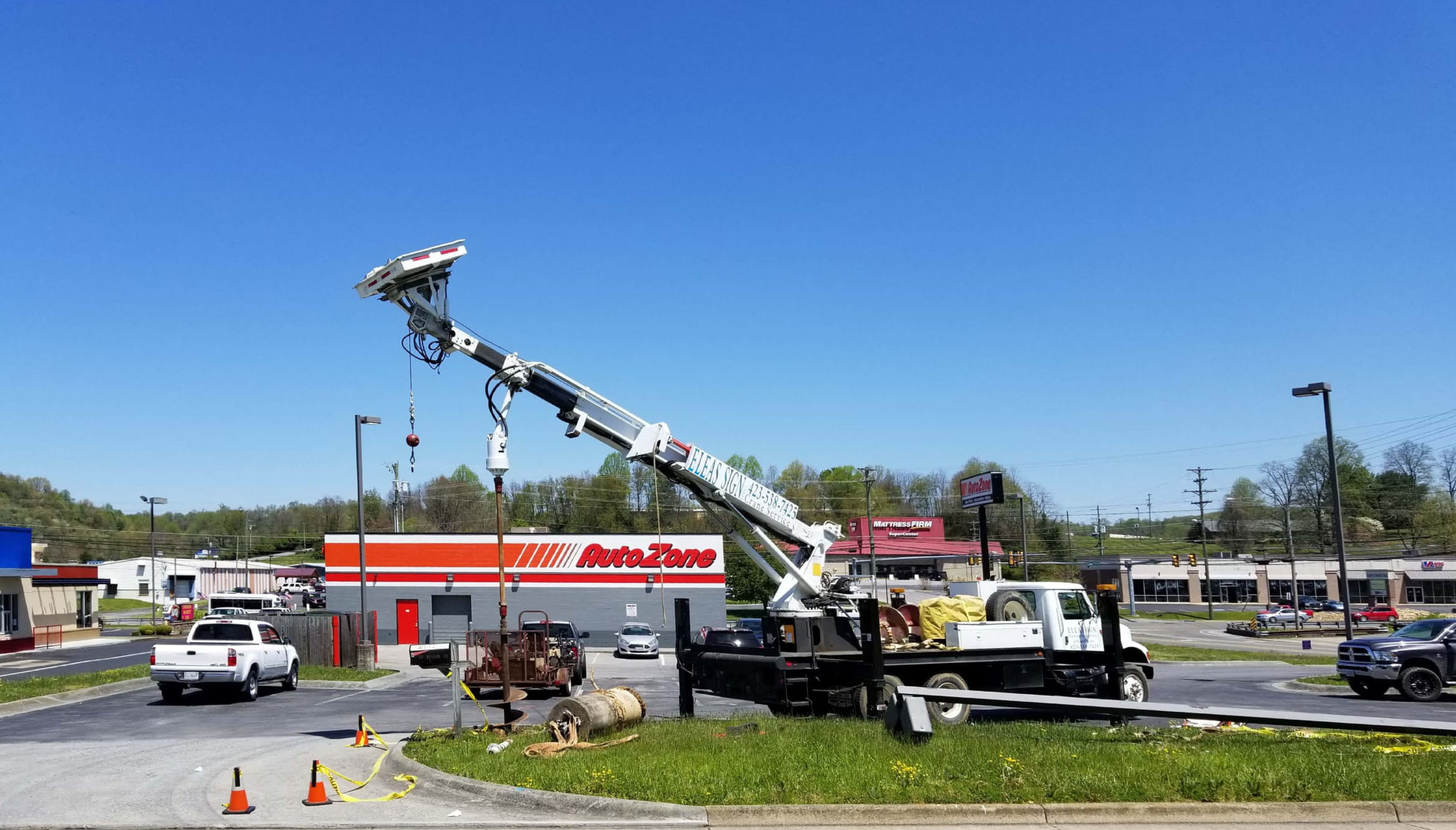 Eleas Sign And Crane Service